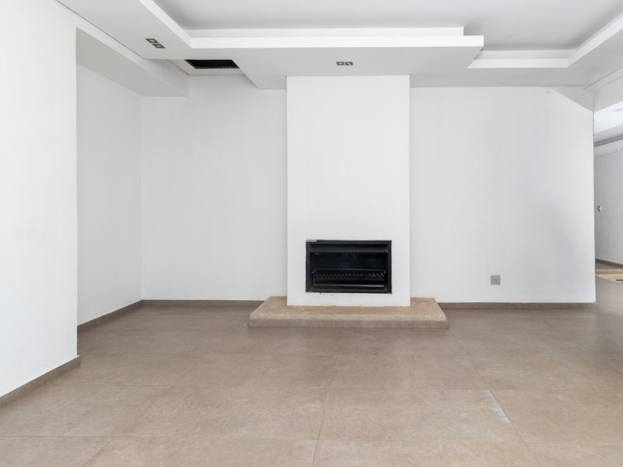 6 Bedroom Property for Sale in Gateway Manor North West